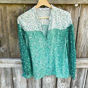 Zara Green and White Button Front Ruffle Collar Floral Top Size Medium